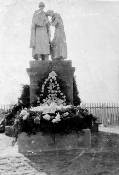 Файл:Старий ПАМЯТНИК.jpg