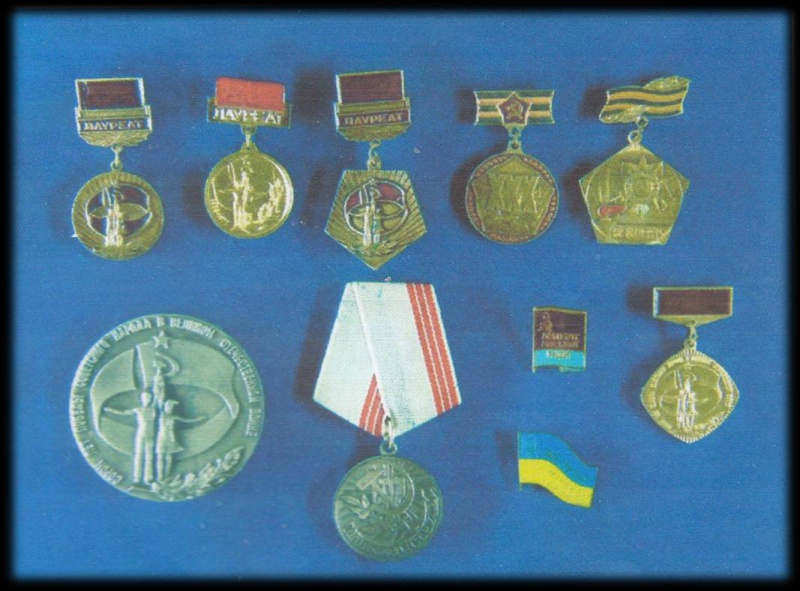 Файл:Відзнаки кіно-відеостудії.jpg