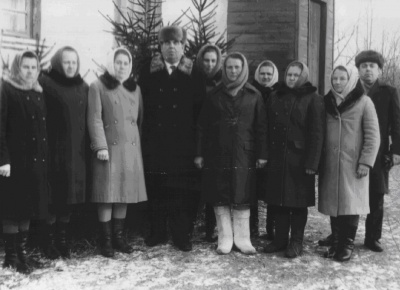 Педагогічний колектив 1966 рік.jpg