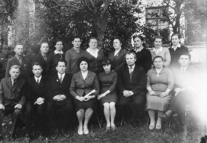 Файл:Учителі 60х с.Марківка.jpg